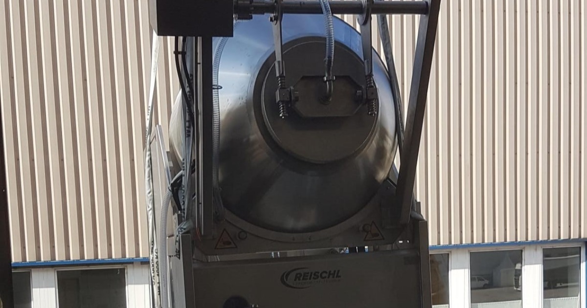 The 'floating' tumbler